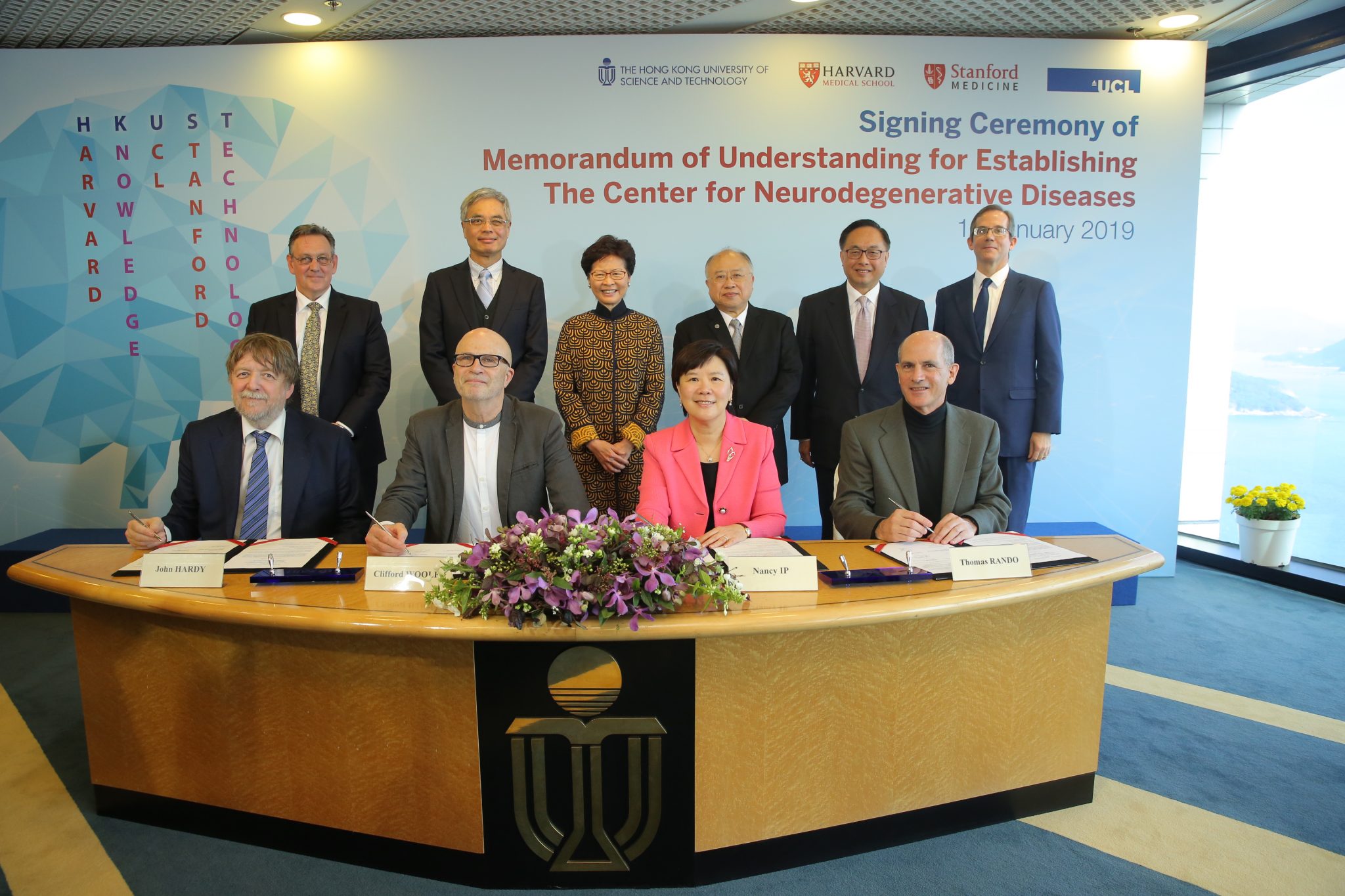 The Hon Mrs. Carrie LAM (back third left), Chief Executive of HKSAR; Mr. Andrew LIAO (back third right), HKUST Council Chairman; Prof. Wei SHYY (back second left), HKUST President; Mr. Nicholas W YANG (back second right), Secretary for Innovation and Technology; Mr. Andrew HEYN (back first left), British Consul General in Hong Kong and Mr. Thomas HODGES (back first right), Acting U.S. Consul General in Hong Kong witness the MoU signing between Prof. Nancy IP (front second right), HKUST Vice-President for Re