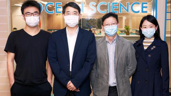 Prof. QIAN Peiyuan, Head and Chair Professor of HKUST’s Department of Ocean Science (second left) and Prof. QIU Jianwen, Professor of HKBU’s Department of Biology (second right), along with their team members Prof. WANG Yan (first left), Assistant Professor and Dr. XU Ting, Postdoctoral Fellow of HKUST’s Department of Ocean Science (first right).