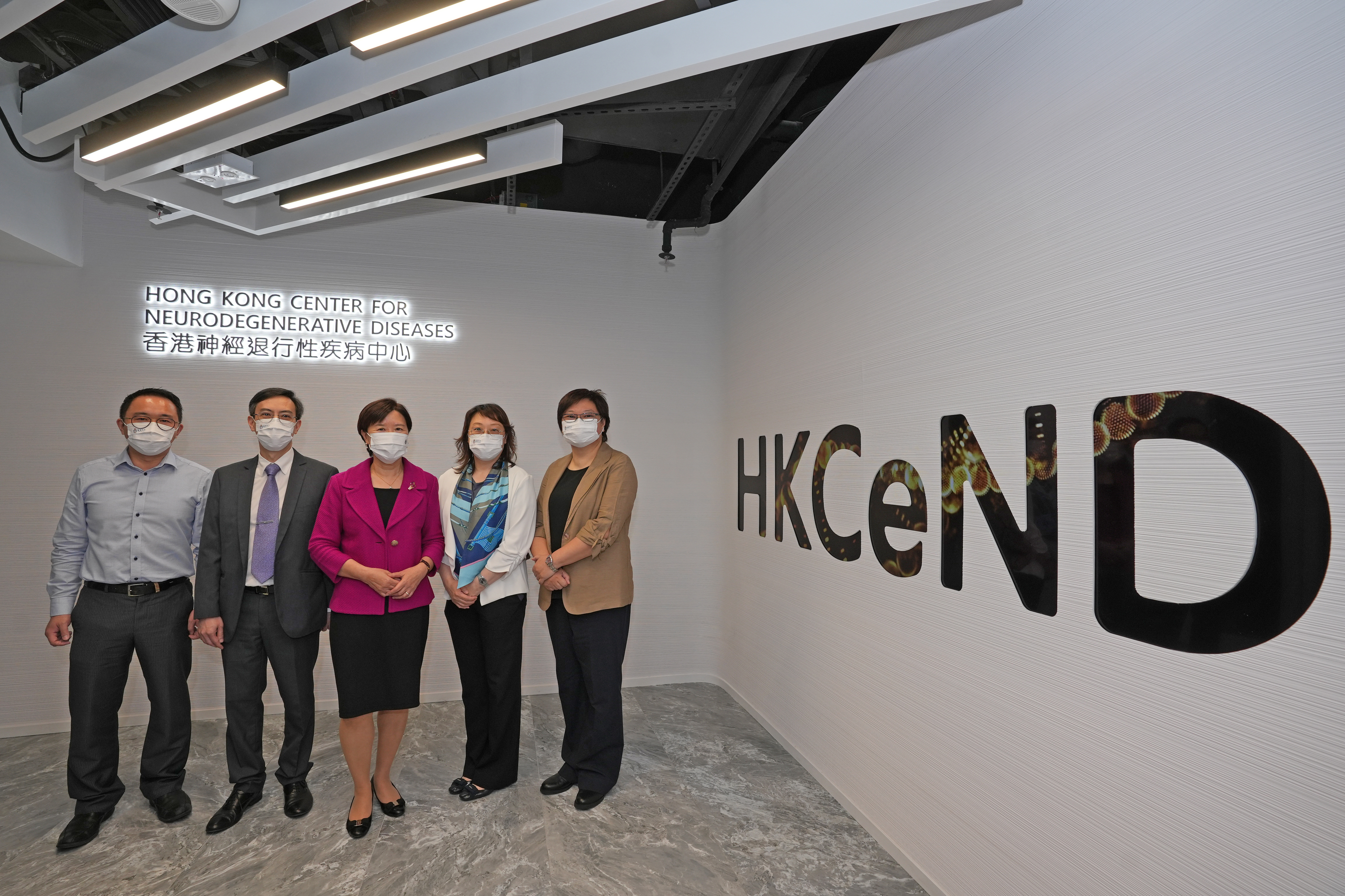 Core research members of the Hong Kong Center for Neurodegenerative Diseases at the HKUST are Center Director Prof. Nancy IP (Middle), Chair Professor of Life Science Prof. Yung Hou WONG (Second Left), S H Ho Associate Professor of Life Science Prof. Tom CHEUNG (First Left), Research Associate Professor of Life Science Prof. Amy FU (First Right) and Dr. Fanny IP, Senior Scientist at the Division of Life Science.